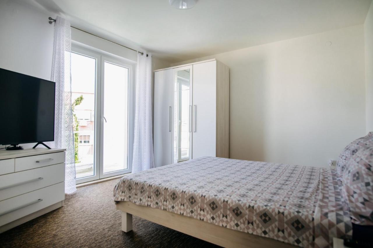 Sunnynest Apartment - 3Br Apt With Free Parking & Wi-Fi, Close To Lapad Bay Beach ドゥブロブニク エクステリア 写真