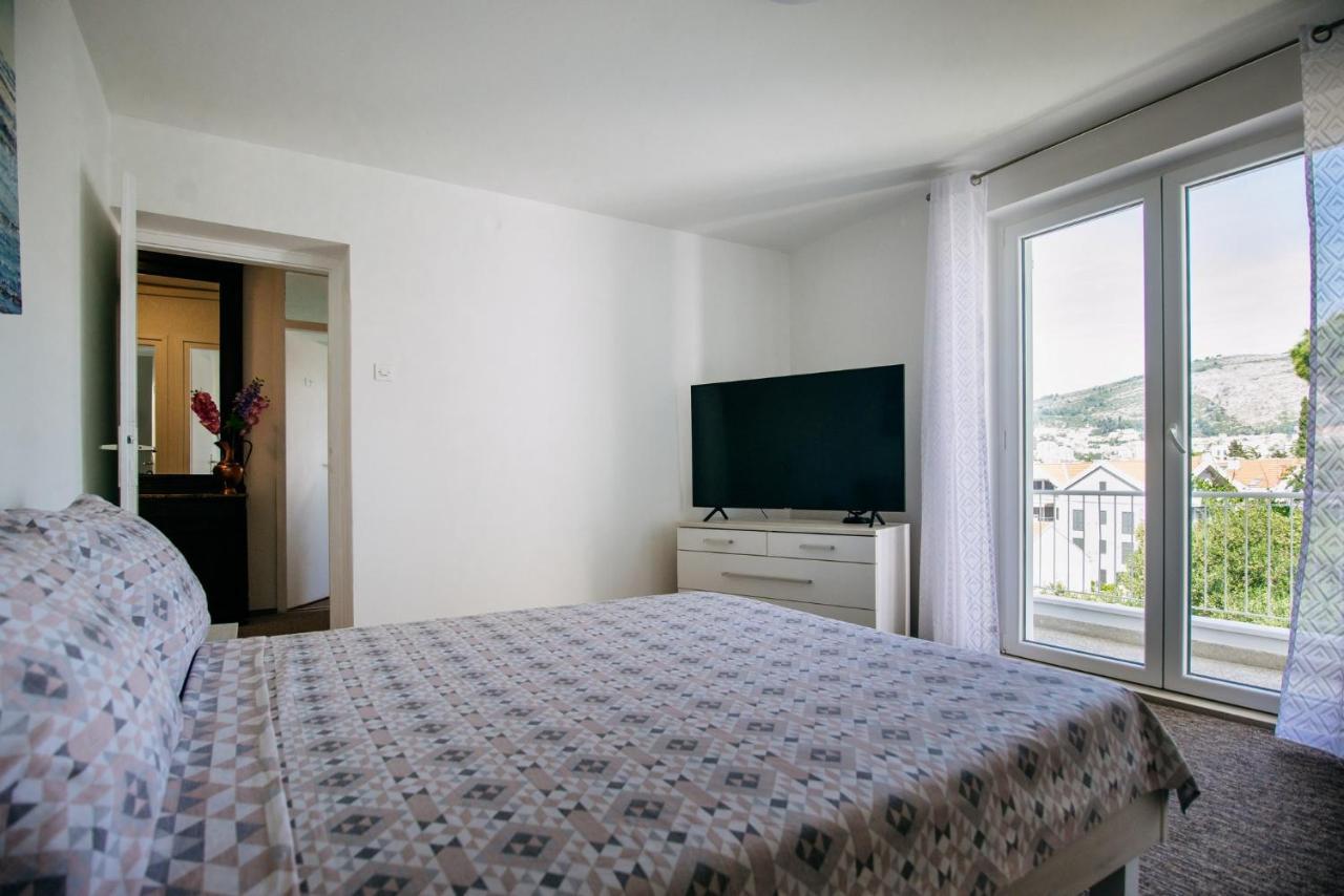 Sunnynest Apartment - 3Br Apt With Free Parking & Wi-Fi, Close To Lapad Bay Beach ドゥブロブニク エクステリア 写真