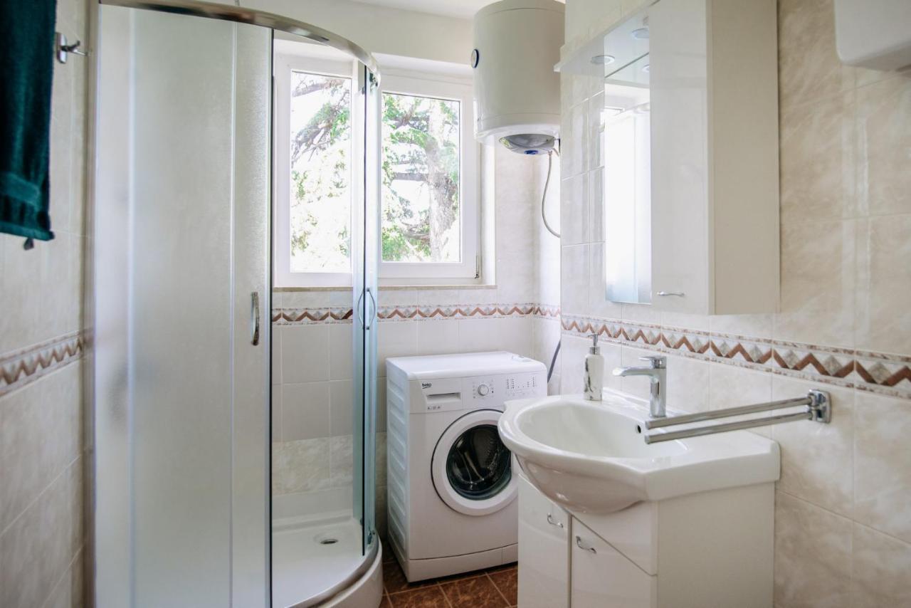 Sunnynest Apartment - 3Br Apt With Free Parking & Wi-Fi, Close To Lapad Bay Beach ドゥブロブニク エクステリア 写真