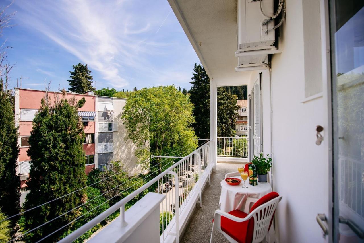 Sunnynest Apartment - 3Br Apt With Free Parking & Wi-Fi, Close To Lapad Bay Beach ドゥブロブニク エクステリア 写真
